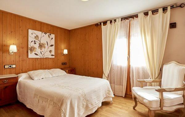 Отель Hostal Vidaller