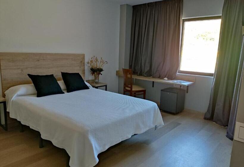 Отель Los Rosales