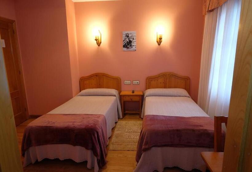 فندق Restaurante Casa Manolo