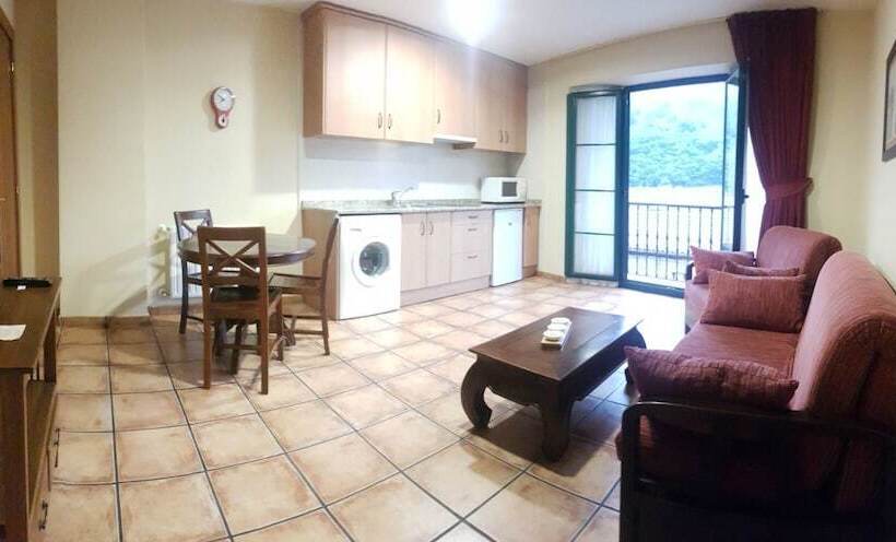 فندق Apartamentos Villa De Cabrales