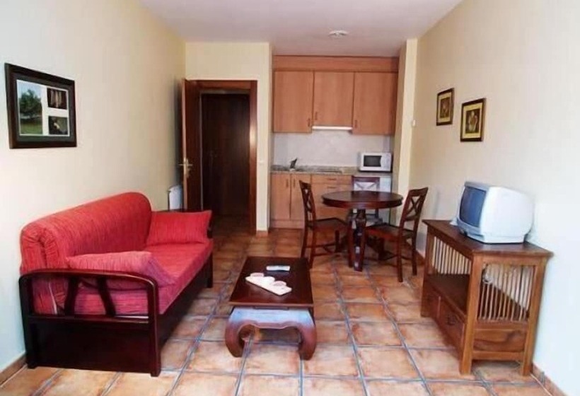 فندق Apartamentos Villa De Cabrales