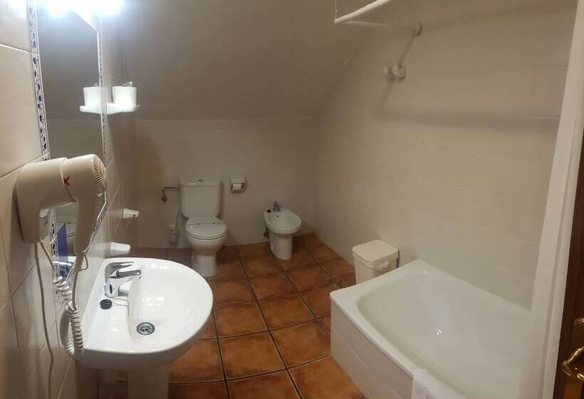 فندق Apartamentos Villa De Cabrales