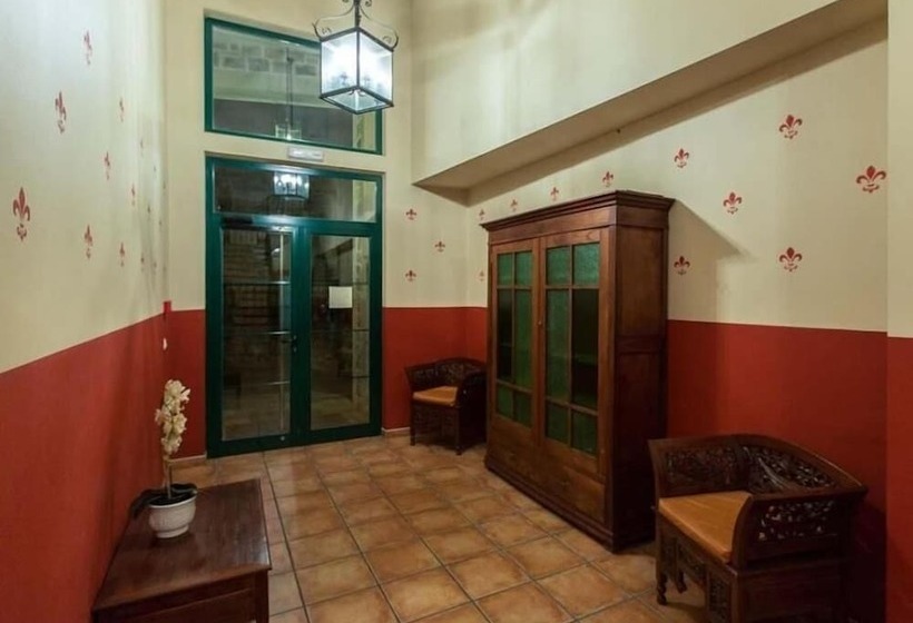 فندق Apartamentos Villa De Cabrales