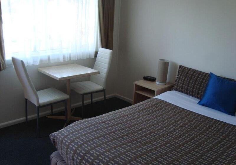 Beachcomber Motel & Apartments