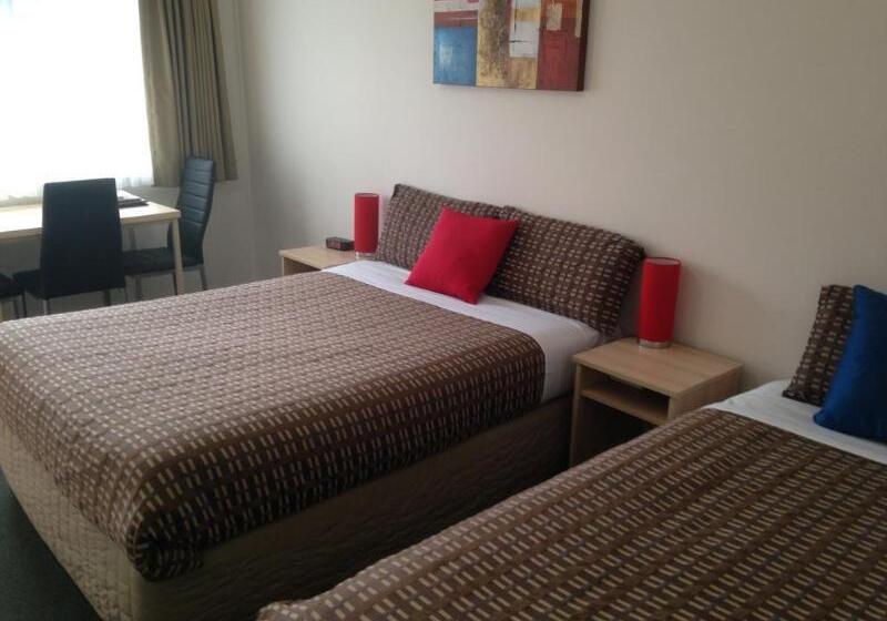 Beachcomber Motel & Apartments