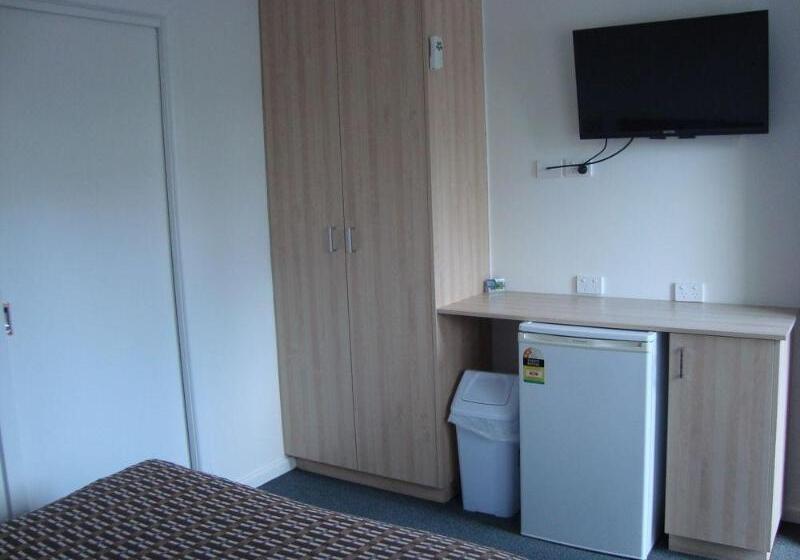 Beachcomber Motel & Apartments