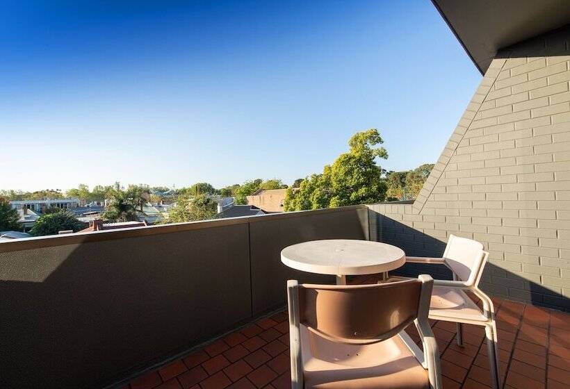 Comfort Hotel Adelaide Meridien