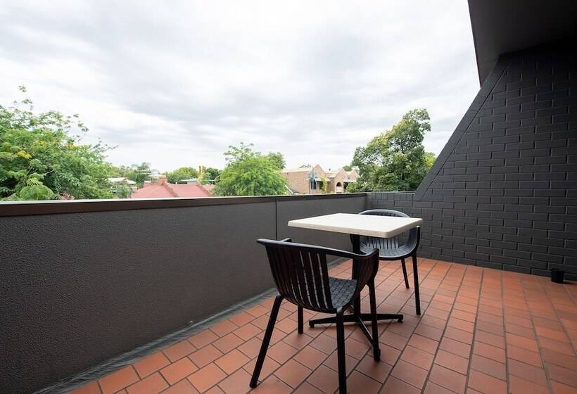 Comfort Hotel Adelaide Meridien