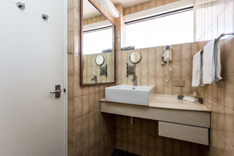 Country Comfort Amity Motel