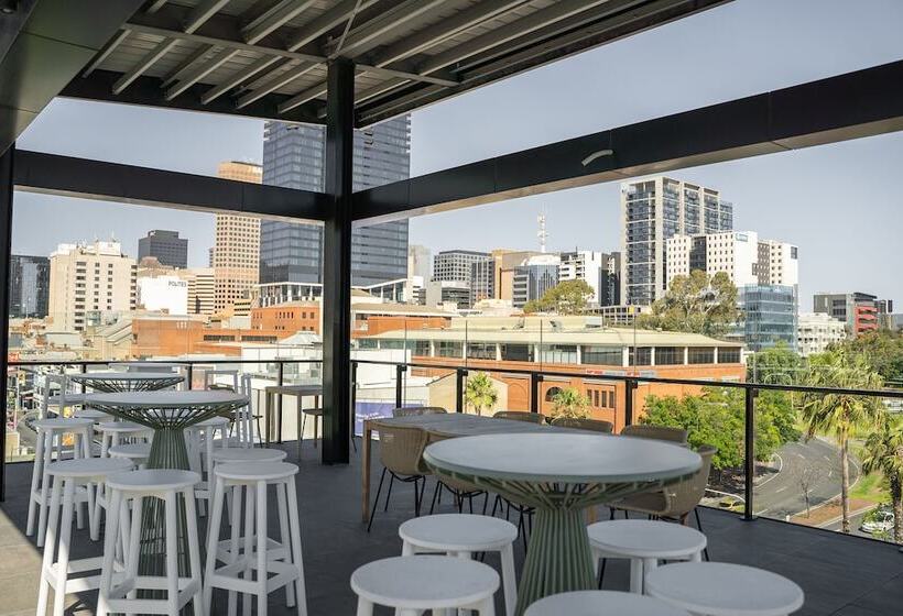 هتل Adelaide Rockford