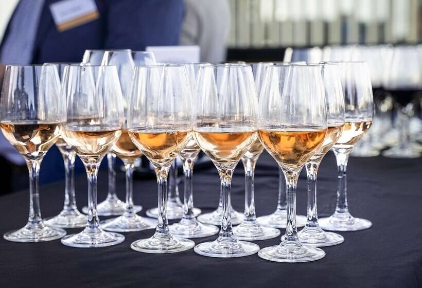 هتل Adelaide Rockford