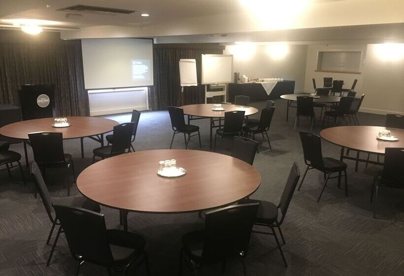 فندق Adelaide Royal Coach