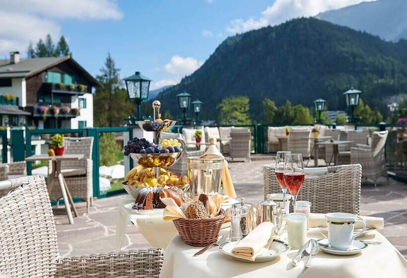 Отель Alpin Resort Sacher