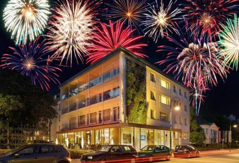 ホテル At The Park