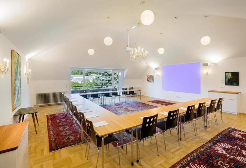 فندق At The Park