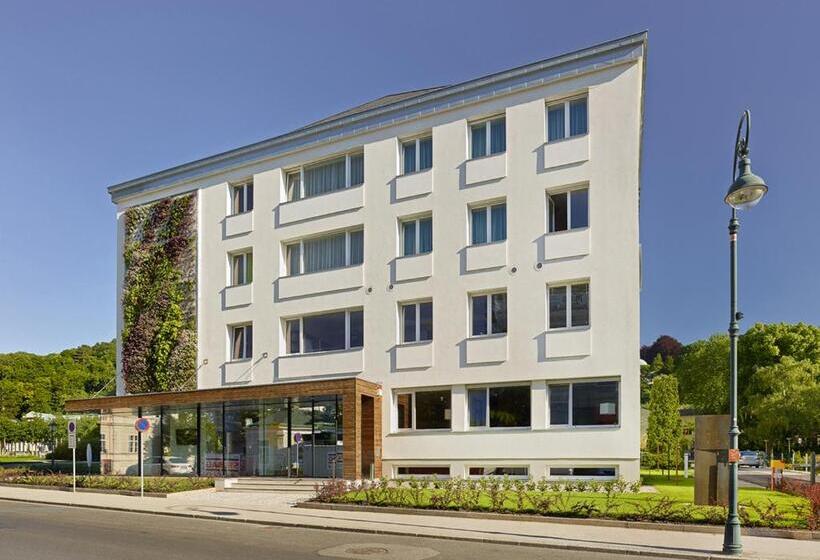 Отель At The Park