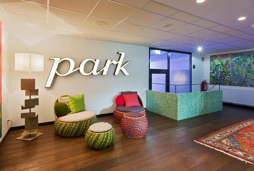 فندق At The Park