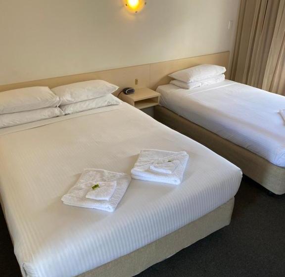 בית מלון כפרי Aviators Lodge