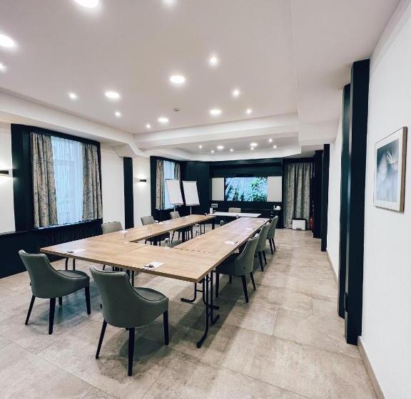 Отель Bayrischer Hof