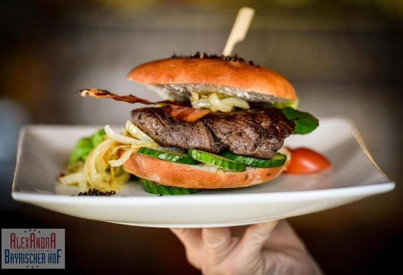 Отель Bayrischer Hof