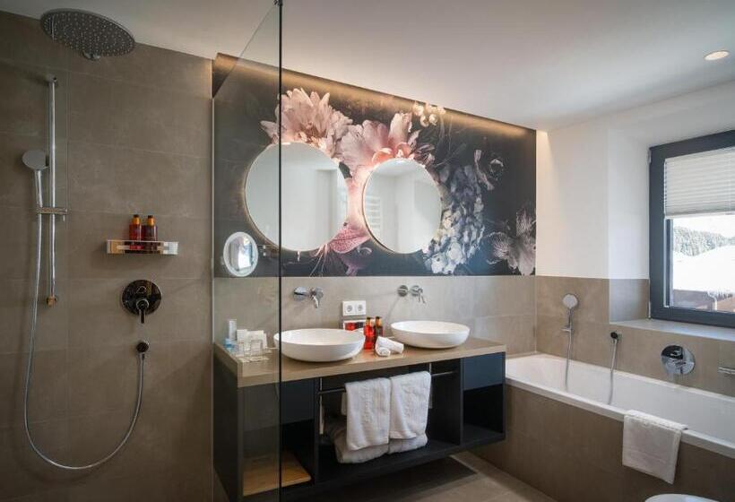 Отель Bergkristall Oberlech