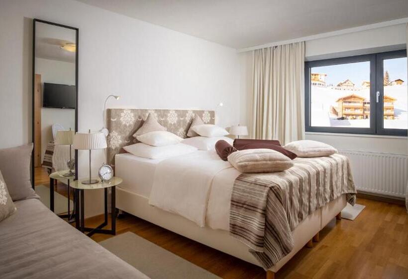 Отель Bergkristall Oberlech