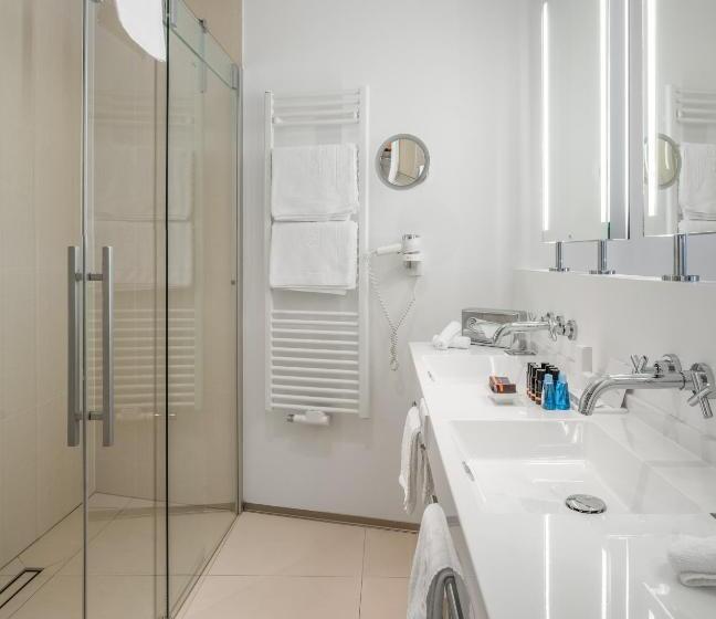 Отель Bergkristall Oberlech