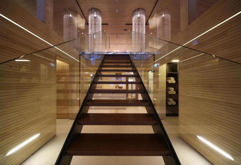 هتل Bergkristall Oberlech