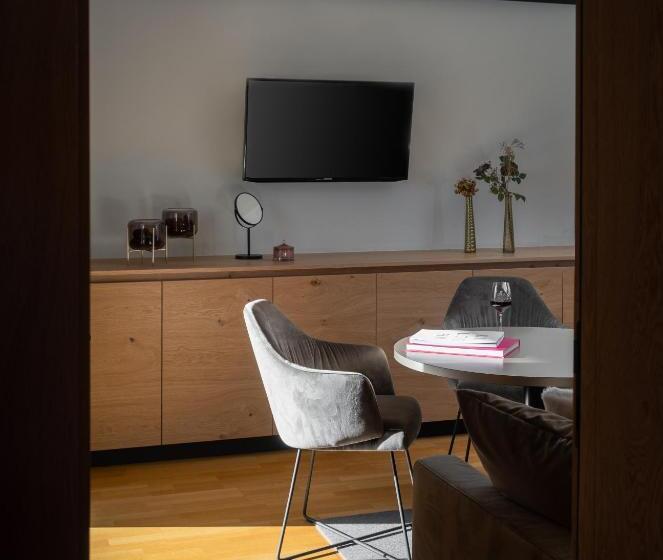 Отель Bergkristall Oberlech