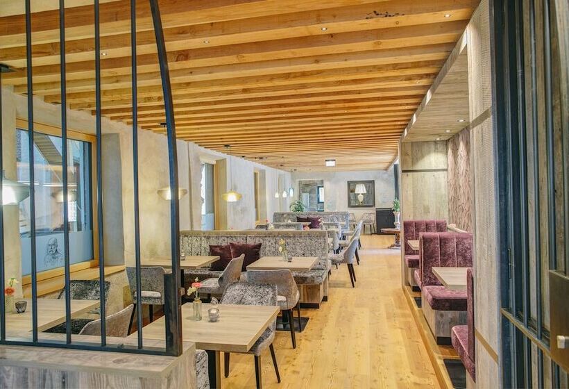 Boutique Hotel Im Auracher Löchl