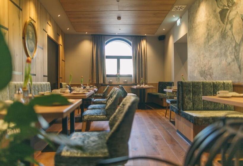 Boutique Hotel Im Auracher Löchl