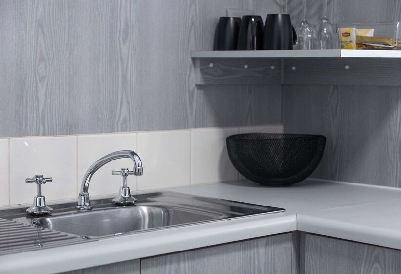 هتل Comfort Inn Glenelg