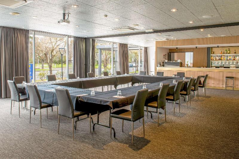 هتل Comfort Inn Regal Park