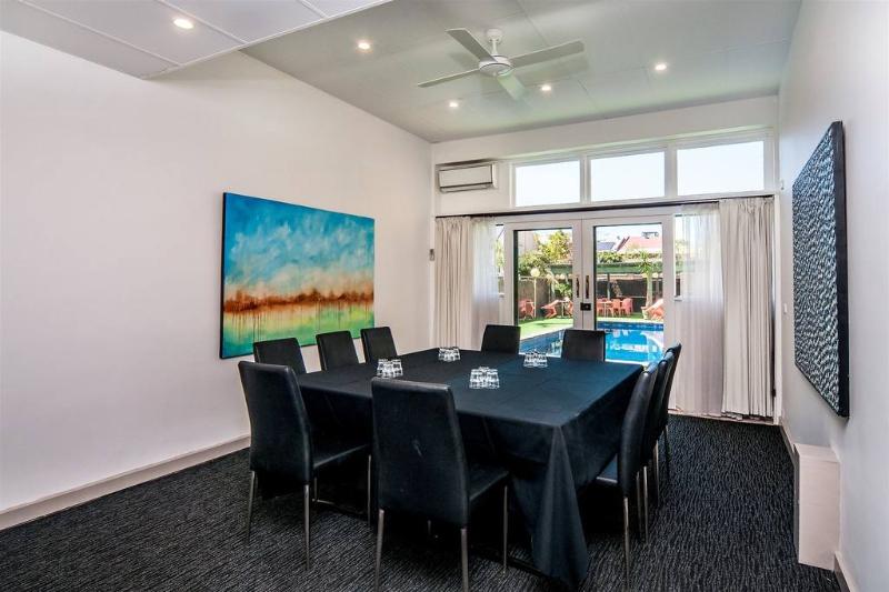 هتل Comfort Inn Regal Park