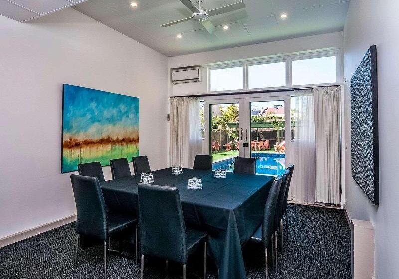 هتل Comfort Inn Regal Park