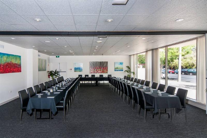 هتل Comfort Inn Regal Park