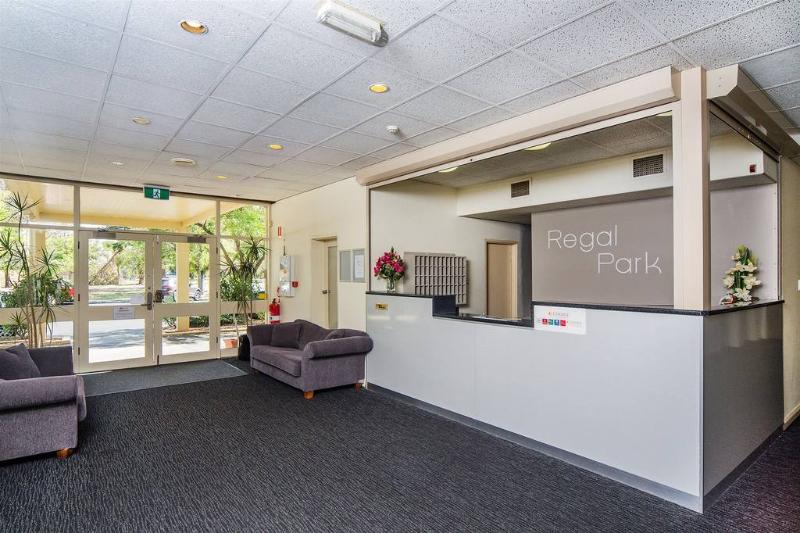 هتل Comfort Inn Regal Park