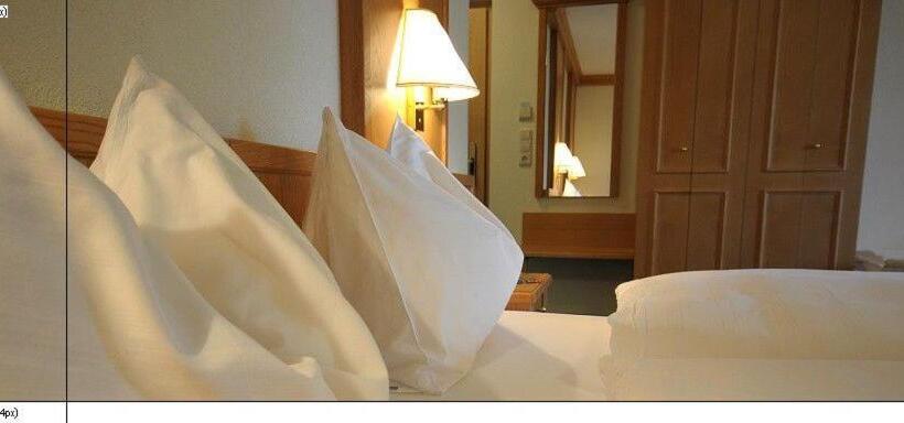 Отель Classic Rooms By Crystal