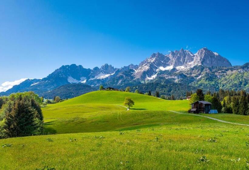 Отель Classic Rooms By Crystal