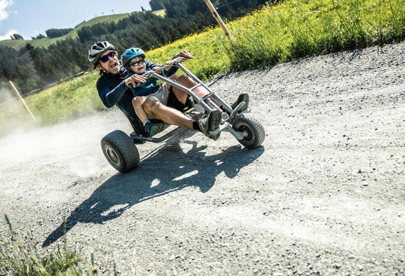 Отель Classic Rooms By Crystal