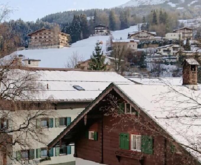 Отель Classic Rooms By Crystal