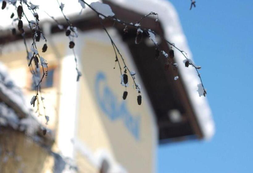 Отель Classic Rooms By Crystal