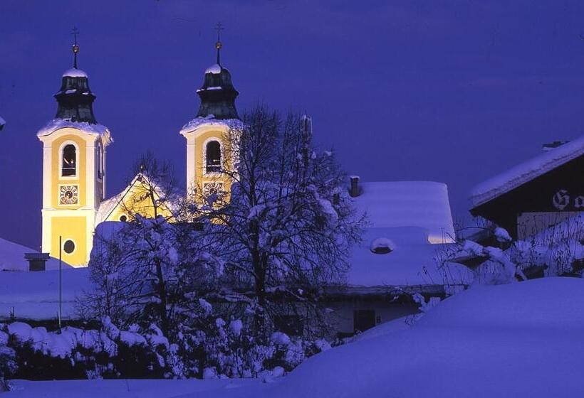 Отель Classic Rooms By Crystal