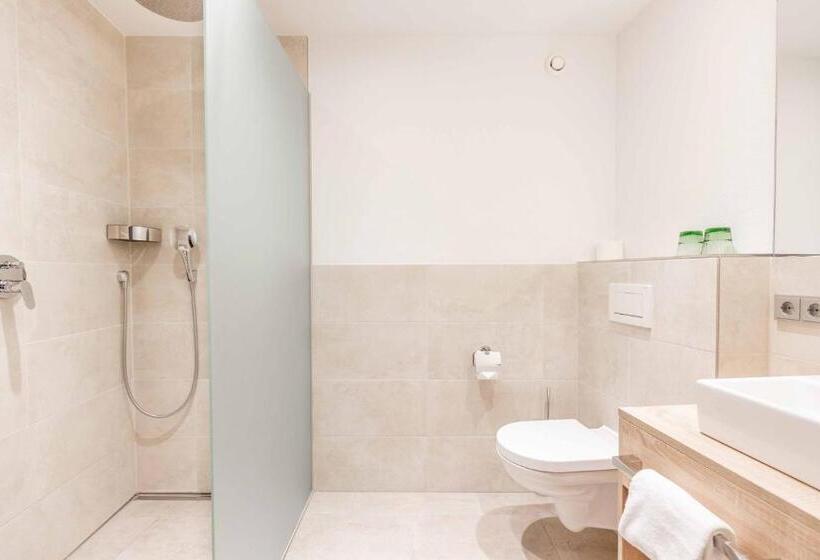 בית מלון כפרי Das Walchsee Aktivresort