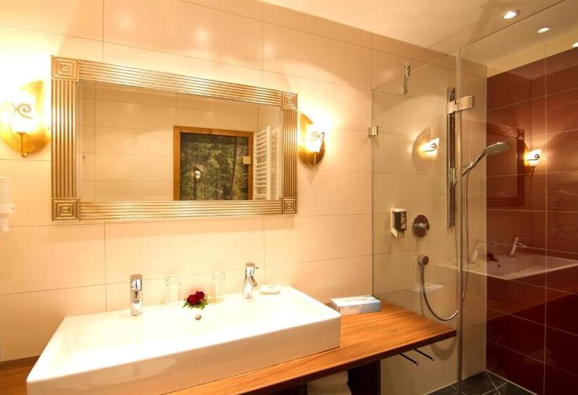 ホテル Der Kleinwalsertaler Rosenhof