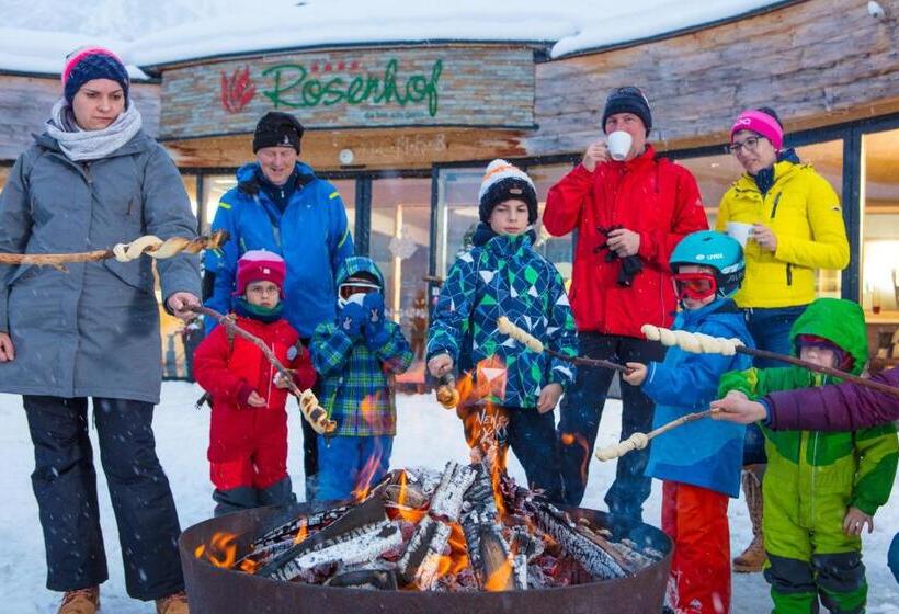 ホテル Der Kleinwalsertaler Rosenhof