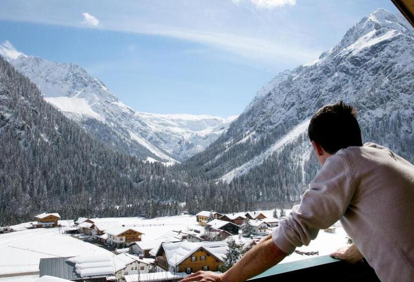 ホテル Der Kleinwalsertaler Rosenhof