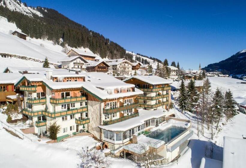 ホテル Der Kleinwalsertaler Rosenhof