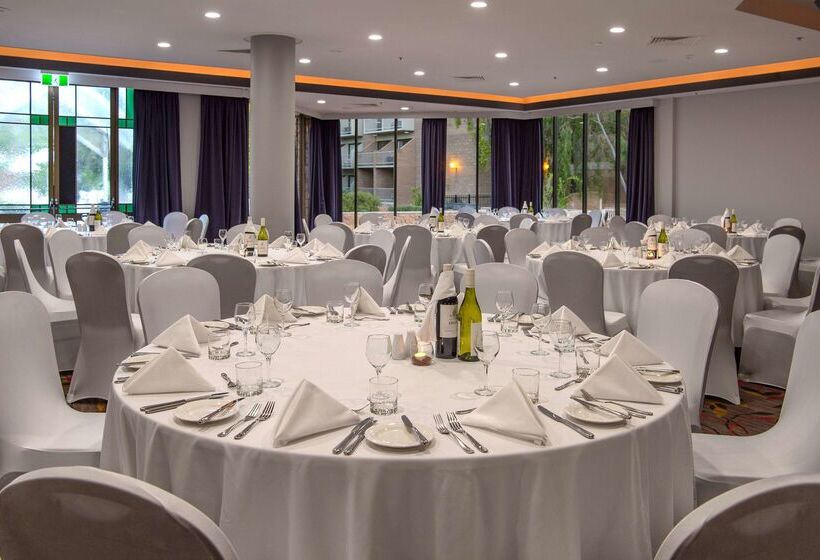 هتل Doubletree By Hilton Alice Springs