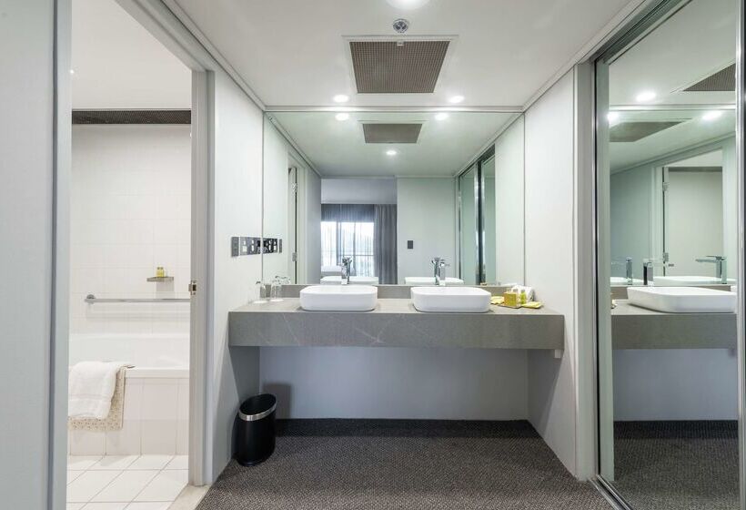 هتل Doubletree By Hilton Alice Springs